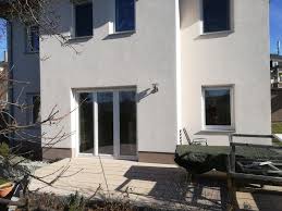 It consists of 1 bedroom, 1 bathroom, and a kitchen. Eck Terrassendach An Haus Mit Erker