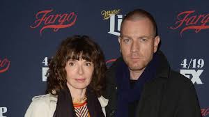 Ewan mcgregor's wife eve mavrakis has confirmed that the pair are still getting divorced, and said they're no longer on speaking terms. Ewan Mcgregor Und Mary Elizabeth Winstead Zeigen Sich Erstmals Als Paar