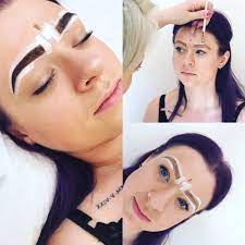 Zo verdiep jij je in de theorie en lopen we de behandeling stap voor stap met je door. Henna Brow Course Beauty Training School