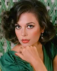 Il 20 luglio 1938 nasceva Natalie Wood... Natalie Wood è stata una delle  attrici più dolci di Hollywood , ma il destino è stato veramente cinico con  lei... Fin da piccola si