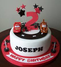 Torte Di Compleanno Per Bambini Idea Decorazione Con I Personaggi Del Cartone Animat Torte Di Compleanno Per Bambini Torte Di Compleanno Torta A Forma Di Auto