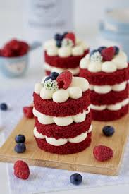 Ben mims's red velvet cake. Mini Red Velvet Flamboesa Valentinescakes Desserts Fancy Desserts Dessert Recipes