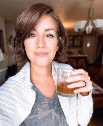 Ashley Lizardi's Instagram, Twitter & Facebook