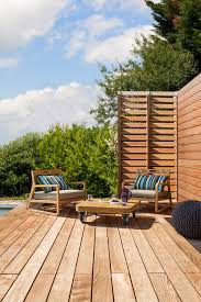 Un Salon De Jardin A Renover Et Embellir Mobilier Jardin Mobilier Exterieur Salon De Jardin