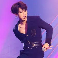 As You Swipe Jisung Gets More Intimidating A Thread Follow Dreamstraykids For More ʚ ɞ Tags Stray In 2020 Baby Squirrel Hot Abs Boy Bands