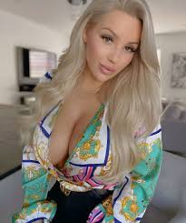 Andree-Anne Perron - Free sexy pics, galleries & more at Babepedia