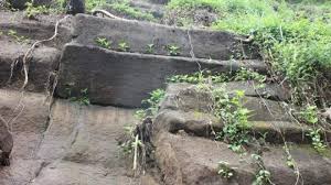 Struktur ini kerap ditemukan pada situs kepurbakalaan di nusantara. Batuan Berundak Di Bukit Pajangan Purworejo Bisa Jadi Destinasi Wisata Taman Geologi Tribun Jogja