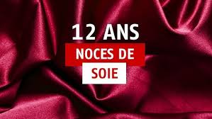 Pour tenter de sauver son couple à la dérive tant sexuellement que sentimentalement après 7 ans de mariage, alain, qui est médecin urgentiste dans une clinique parisienne, consulte un ami sexologue. 12 Ans De Mariage Idees Cadeaux Pour Feter Les Noces De Soie