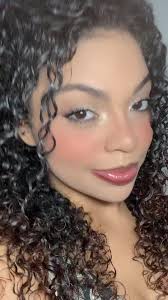 Os vídeos de Raquel Moraes (@queel_mor) com amo as loucas que olham no olho 