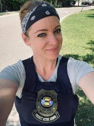 WOW Officer Melinda Relethford ran a 5K in her police body armor for  National Police Week to #honorthefallen. Officer Relethford is currently  assigned to the COPPS Squad and is still serving in