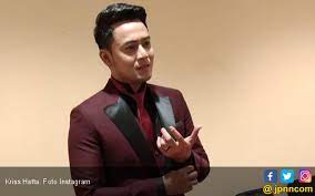Kriss hatta disebut menjadi salah satu artis yang diduga terlibat dalam video masturbasi tersebut. Sunday Morning Still Meet Hana Hanifah Kriss Hatta I M Sad