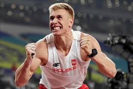 Była ona spowodowana dolegliwościami zdrowotnymi. Miesieczna Corka Wspierala Piotra Liska Specjalny Prezent To Moj Tata I Skacze Wyzej Niz Twoj Lekkoatletyka Sport Pl