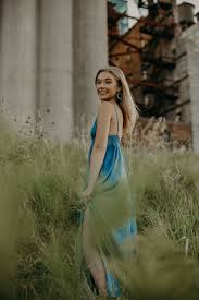 andera wagner photography captures girl senior session in downtown minneapolis in st ant senior girl photography senior photography poses girl senior pictures