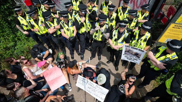 Cambridgeshire Police spend £800K policing protests at dog site - BBC News