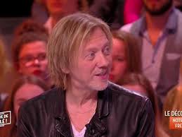 Il fait ses débuts à bordeaux à radio angora, puis à nrj, avant de travailler à france 3 aquitaine entre 1986 et 1991. Epingle Sur People