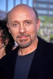 Bon anniversaire à Héctor Elizondo, acteur américain né le 22 décembre 1936  à New York, principalement connu pour avoir incarné le Dr Phillip Watters  dans la série La Vie à tout prix (