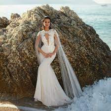 Presso il nostro atelier potrai scegliere tra abiti da sposa semplici a modelli più particolari, dal classico abito da sposa principessa ad un vestito a sirena. Abiti Da Sposa A Sirena 2021 2022 90 Modelli Bellissimi Beautydea