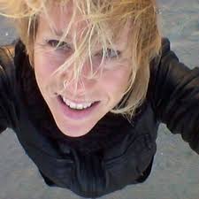 📢 Jongerenwerkers spelen een sleutelrol bij het signaleren en bespreekbaar  maken van armoede en schulden onder jongeren. Uit nieuw onderzoek van de  HvA en 15 jongerenwerkorganisaties blijkt dat zij…