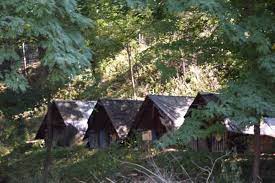 Casa oprisor din ocna sibiului, este amplasata la 500 m de lacurile naturale si 300 m de strand. Foto La Ocna Sibiului Se AmanajeazÄƒ Primul Camping De Rulote Din Romania FinanÅ£at De Ministerul Turismului