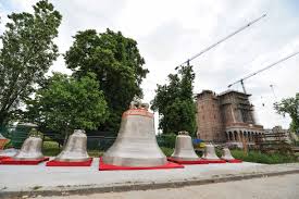 Innsbruck (austria) pe data de 25 martie vizitatori din intreaga europa au putut vedea si asculta clopotul care va fi instalat in catedrala mantuirii. Catedrala Mantuirii Neamului Inima SpiritualÄ A Romaniei The Cathedral Of National Salvation The Spiritual Heart Of Romania Vestitorul Ortodoxiei