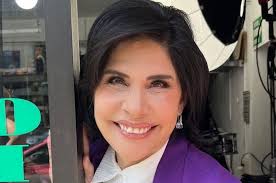 Raquel Garza invita a donar despensas