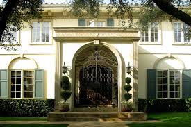 What amenities does madison hancock park have? Residence In Hancock Park Los Angeles Ca James V Coane