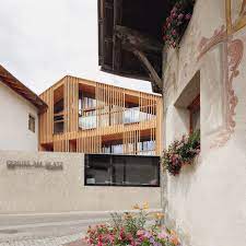 buchtipp hotels und hutten in den alpen fur architektur liebhaber architekturmeldungen de architektur moderne scheune haus holzbau fassade