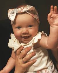 My lil bestie came into this crazy world a year ago today.. happy first  birthday babygirl, auntie loves you to the moon and back!! 🤍💞 thank you  for making life so much fun!