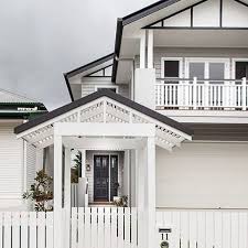 Idea For A Covered Entrance Way Maybe Too Busy Hamptons House Exterior Hamptons House Facade House