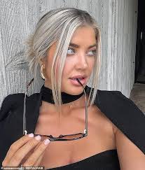 Anna McEvoy, Influencer, Claps Back at Troll Who Criticizes Her for  Promoting Makeup Product