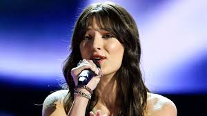 Eliza Pryor Captures Coach Snoop's Attention Covering "Linger"