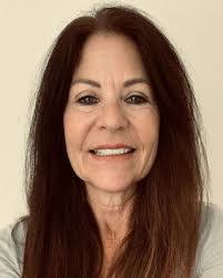 Jennifer Hardy's Instagram, Twitter & Facebook