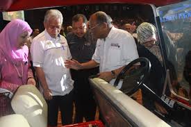 He is a member of the united malays national organisation (umno) which is part of the. Pelancaran Kenderaan Hidrogen Sel Fuel Ukm Oleh Yb Dato Seri Idris Jusoh Menteri Pendidikan Ii Institut Sel Fuel