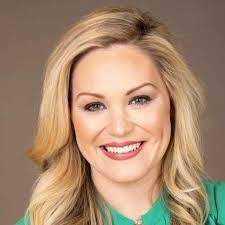 Amanda Knotts's Instagram, Twitter & Facebook