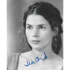 Julia ORMOND autograph