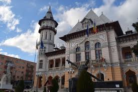 Primăria este situată în centrul oraşului, aproape de staţia de cale ferată (circa 300m), şi dn e85 ( aproximativ 500m). Primaria Municipiului Buzau Buzau Institutii Publice Private Institutii Publice Nationale