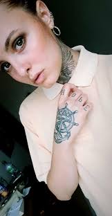 Julia. (@juliachantofficiel) • Facebook