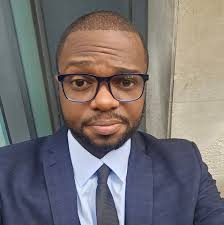 What is the average mileage per tank for a Toyota Venza Hybrid?