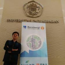 Teguran dan nasihat yang diberi kepada seseorang yang tidak mahu untuk menghargainya. Arti Peribahasa Bagaikan Hujan Jatuh Ke Pasir Brainly Co Id