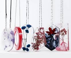 How To Work With Epoxy Resin Must Know Tips For Resin Art Diy Craft Club Resin Jewelry Making Resin Jewelry Diy Resin Crafts