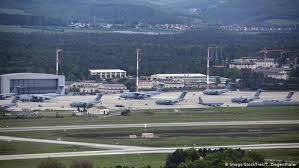 After the difficult year that we have all been through, rammstein world wishes all rammstein fans an excellent year 2021! Us Stutzpunkt Ramstein Kuschen Die Deutschen Vor Den Usa Deutschland Dw 03 04 2019