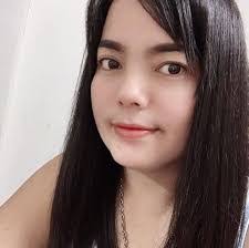 Elena Gray's Instagram, Twitter & Facebook