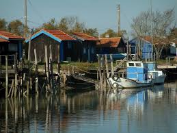 Marennes Haven Van Cayenne Kanaal Kleurrijke Boten En Hutten Van De Oester Poort France Voyage Com Marennes Cabane Ile D Oleron