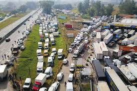 Caminhoneiros divulgam possível greve em 30 de março. Lideranca Dos Caminhoneiros Diz Que Manifestacao So Para Quando Isencao Virar Lei 24 05 2018 Mercado Folha