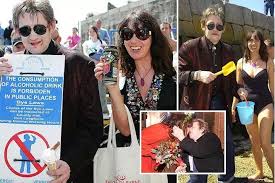 Can you imagine having shane macgowan spend christmas day in your house every year for 30 years? Shane Macgowan Is Pogues Star Shane Macgowan S Angel Whisperer Wife The Most Forgiving Woman In Showbiz Tolerating His Wild Foursome Affairs And Him Abandoning Her Girlfriend