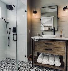 Revenons à l'intérieur pour visiter l'espace nuit et découvrir 1 suite parentale de 40 m² avec dressing et salle de bains et 2 chambres avec placards accédant chacune à la salle d'eau contemporaine. Faire Une Douche A L Italienne Dans Une Petite Salle De Bain