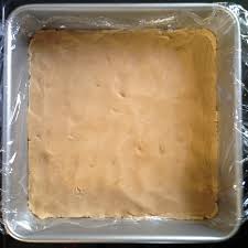 The edges have a slight crunch and the middle is soft and slightly chewy. Raisin Filled Cookies As Time Saving Cookie Bars