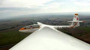 In pinnow ist gestern ein puchacz in den wald gefallen. Segelflugzeug Puchacz In Action Youtube
