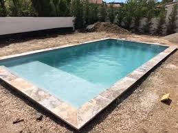 Livraison Et Installation Par Ferre Piscines D Une Coque Polyester Modele Noumea Avec Plage Immergee Ferre Piscines