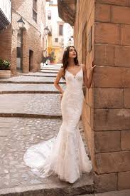 Faisons le point sur les différentes coupes de votre tenue du grand jour. Robe De Mariee Albiorix Une Coupe Sirene By Pronovias Terriblement Glamour En Dentelle Etoilee Boutique De Robes De Mariees A Aix En Provence I Gilles